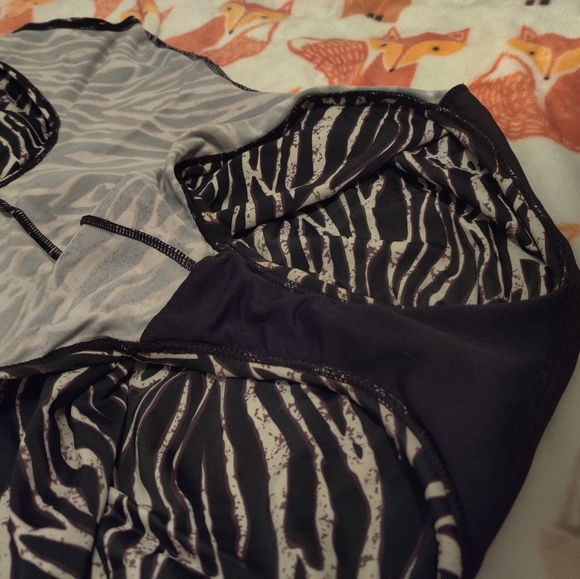 Island pearls one-piece swimsuit size 16 - Picture 9 of 11